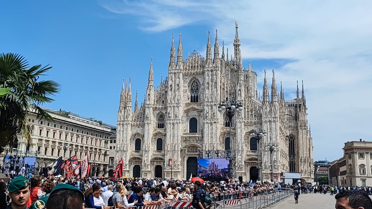 piazza-duomo-funerali-berlusconi