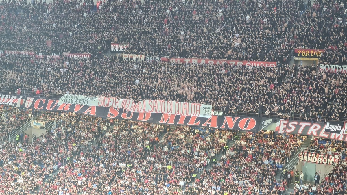 striscione tifosi società