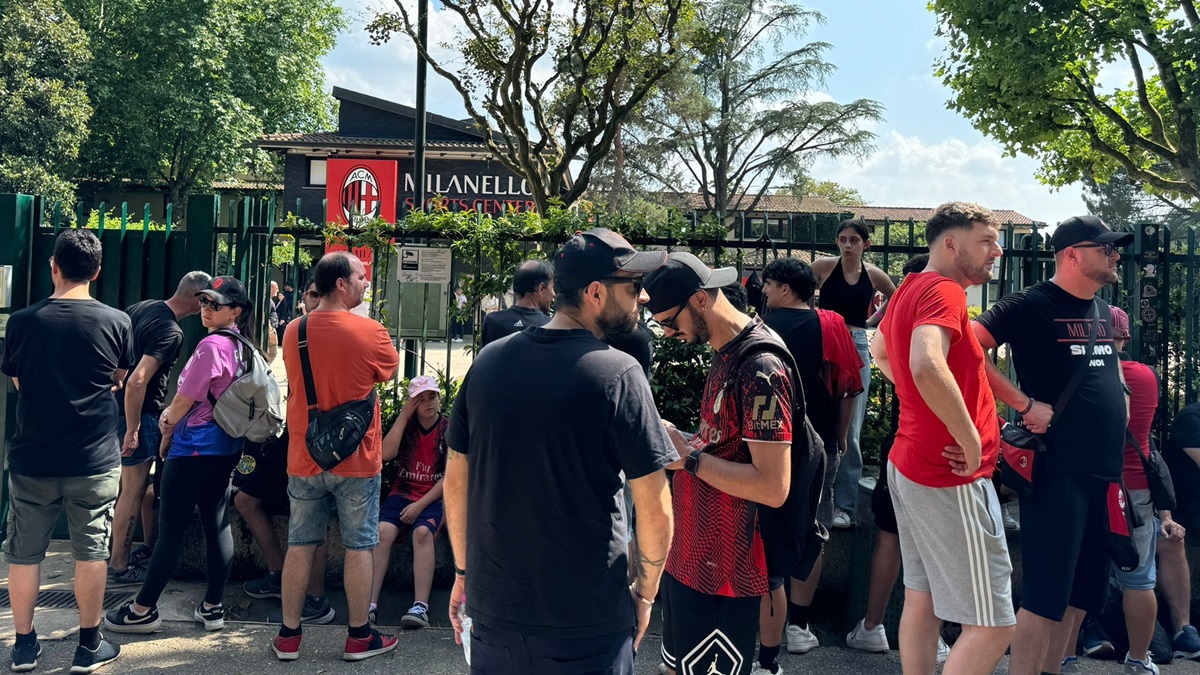 tifosi-milan-milanello